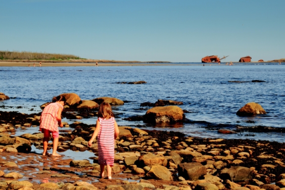 Plage Rochelois Enfants et epave Jordan Belanger